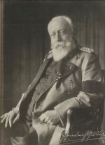 Großherzog Friedrich I. in Uniform mit Auszeichnungen, Kniestück 10002 b.jpg