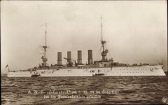 Deutsches Kriegsschiff SMS Scharnhorst Großer Kreuzer.png