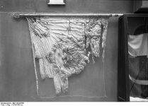 Bild 134-B2766 - Fahne II. Seebataillon,.jpg