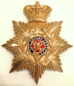 Helmet Plate Royal Military College, Sandhurst.jpg