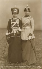 2princesses  enTenue.jpg