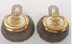 K W ii See Batl epaulettes.png