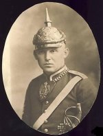 KR2 Fahnenträger.jpg