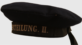 Tellermütze II. Marine=Luftschiffs=Abteilung. II. left side German WWIAirship.png