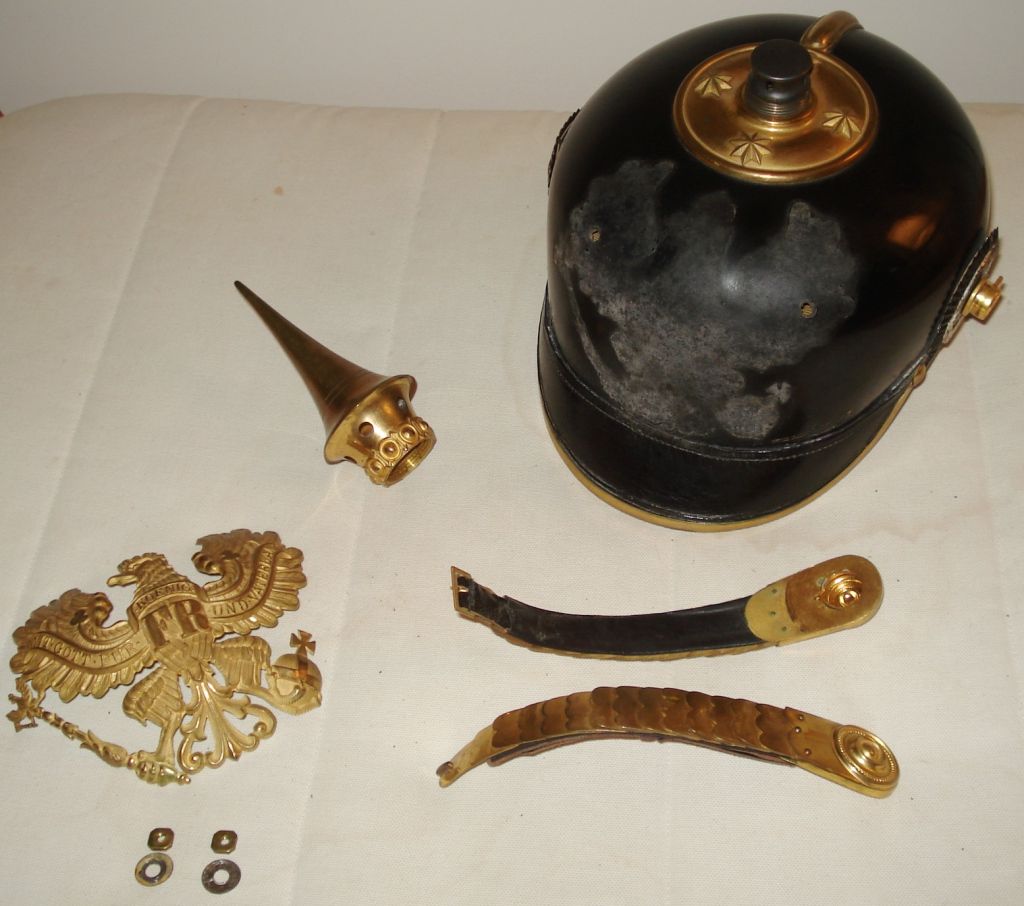 PrussianInfantryOfficerPickelhaubeM1915q.jpg
