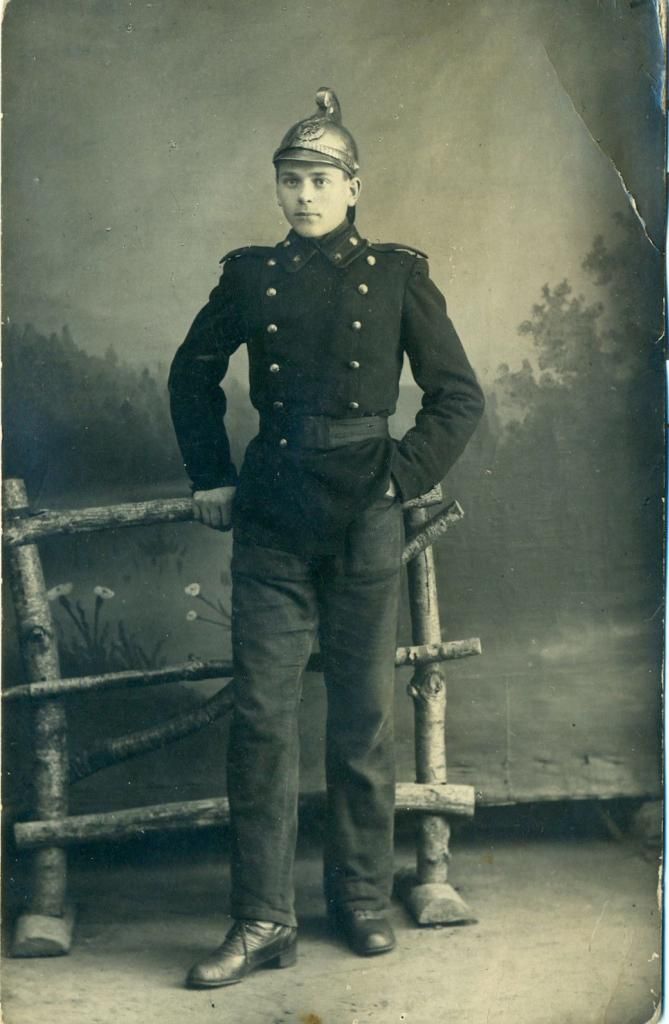 RussianFireman1918_zpsce551cb8.jpg