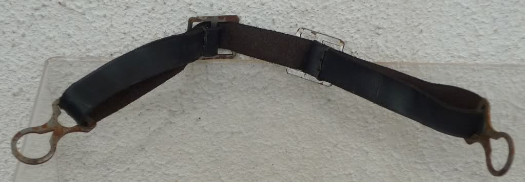 PickelhaubeEMChinstrap-M1915-3.jpg