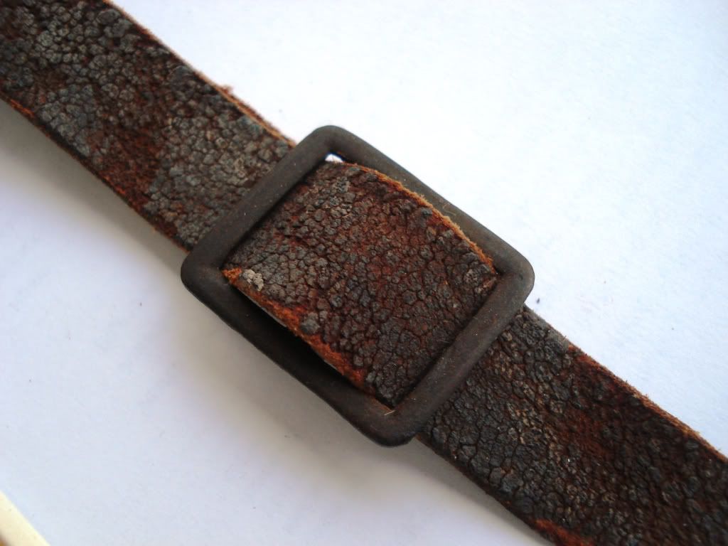 PickelhaubeEMChinstrap-M1915c.jpg