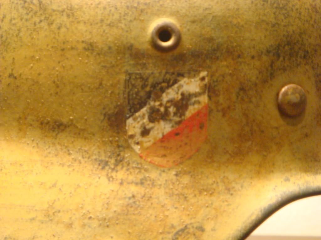 M40DAKGermanHelmetDD003.jpg