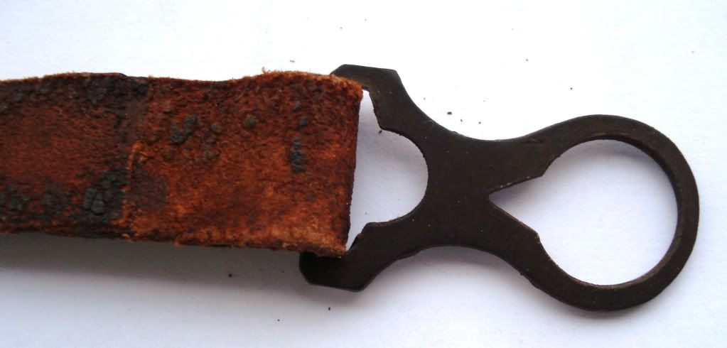 PickelhaubeEMChinstrap-M1915d.jpg
