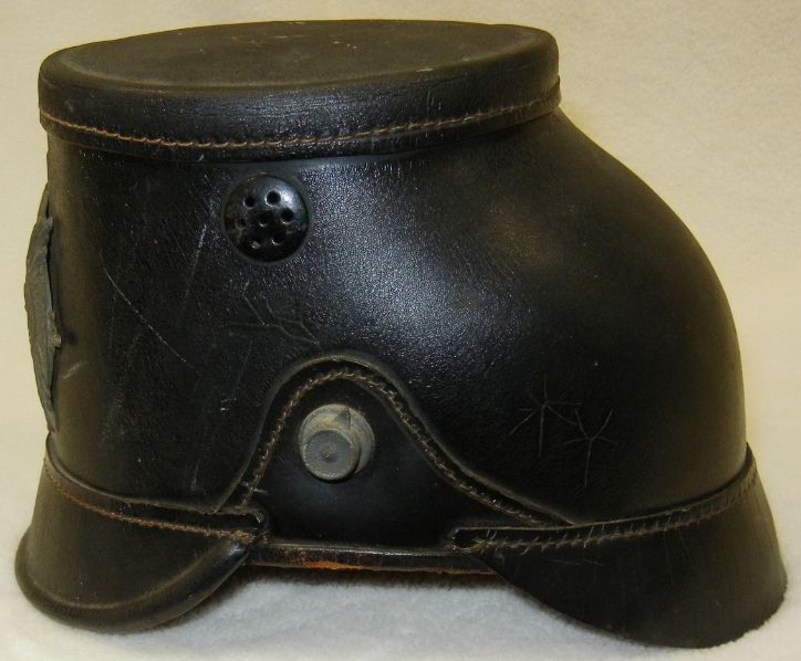 PrussianGardeEMShakoM1915d.jpg