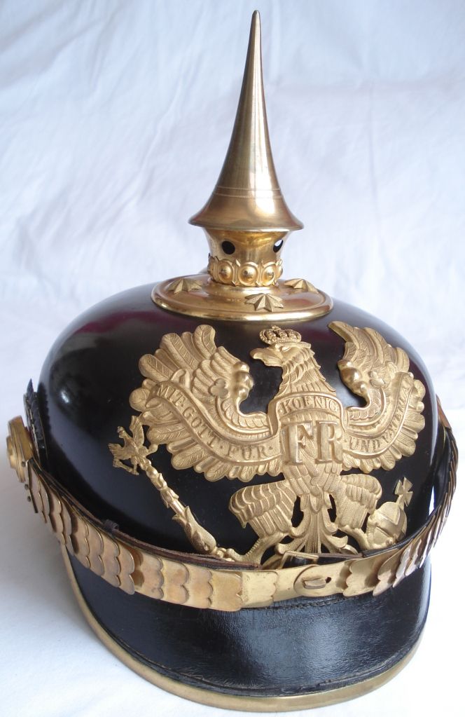 PrussianInfantryOfficerPickelhaubeM1915g.jpg